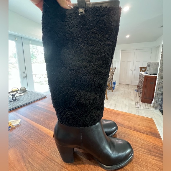 WOMENS UGG AVA EXPOSED SHERLING BOOTS - Picture 3 of 8